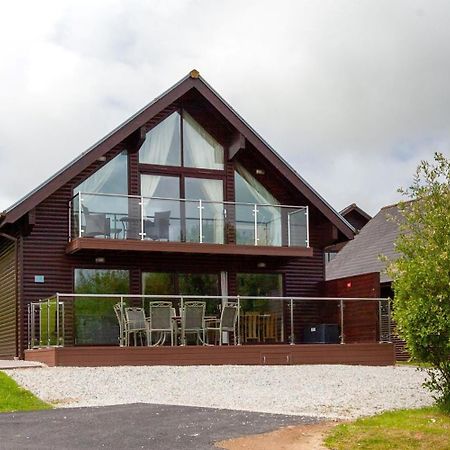 Kingfisher Hot Tub & Log Burner House On Premium Lakeside With Resort Facilities St Columb Major Eksteriør billede