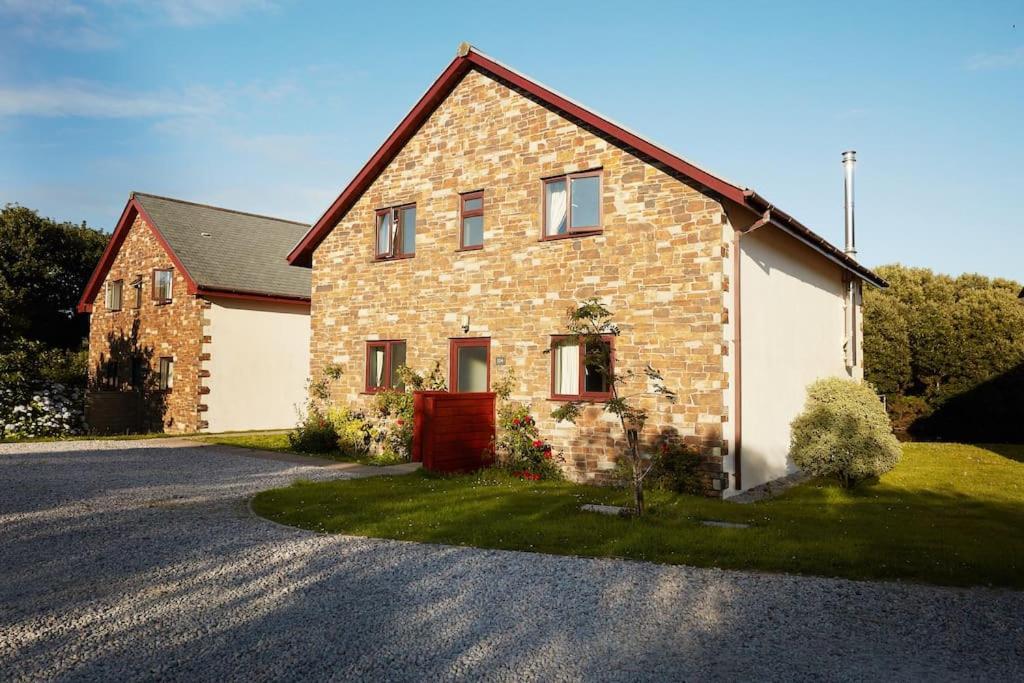 Kingfisher Hot Tub & Log Burner House On Premium Lakeside With Resort Facilities St Columb Major Eksteriør billede