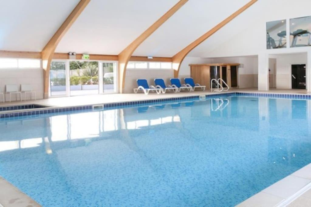 Kingfisher Hot Tub & Log Burner House On Premium Lakeside With Resort Facilities St Columb Major Eksteriør billede