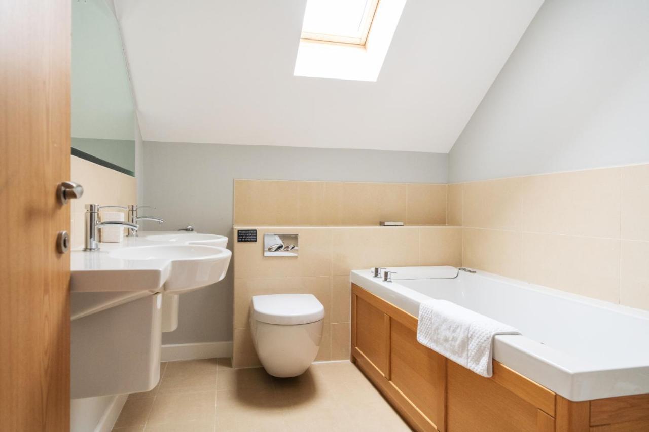 Kingfisher Hot Tub & Log Burner House On Premium Lakeside With Resort Facilities St Columb Major Eksteriør billede